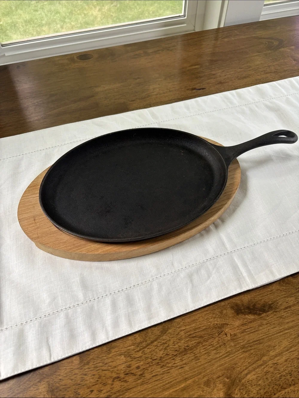 Cast Iron Sizzling 10” Skillet with Wooden Serving Board - Black